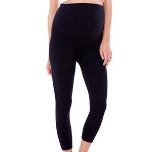 Maternity Ingrid & Isabel Seamless Capri Leggings